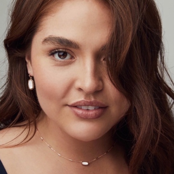 KENDRA SCOTT • Ivory Mother of Pearl Lee Earrings - Picture 2 of 3